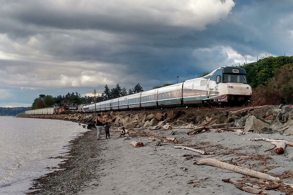 Talgo meeting BNSF SB after station stop